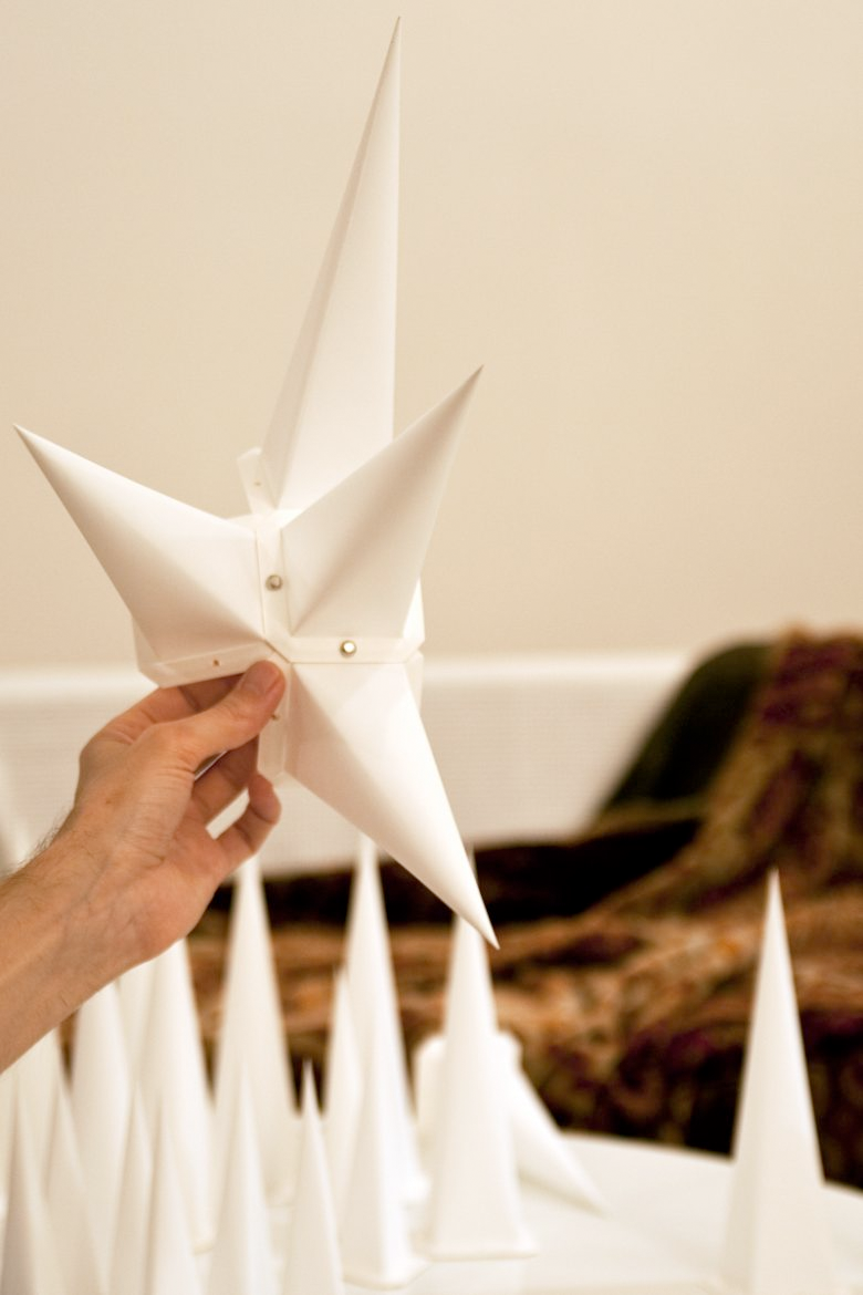 f&ouml;rsta steget i montering av julstj&auml;rna