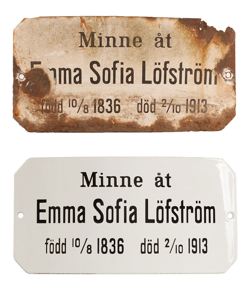 Originalskylt och nytillverkad vit emaljskylt med svart text, exakt efter f&ouml;rlaga.