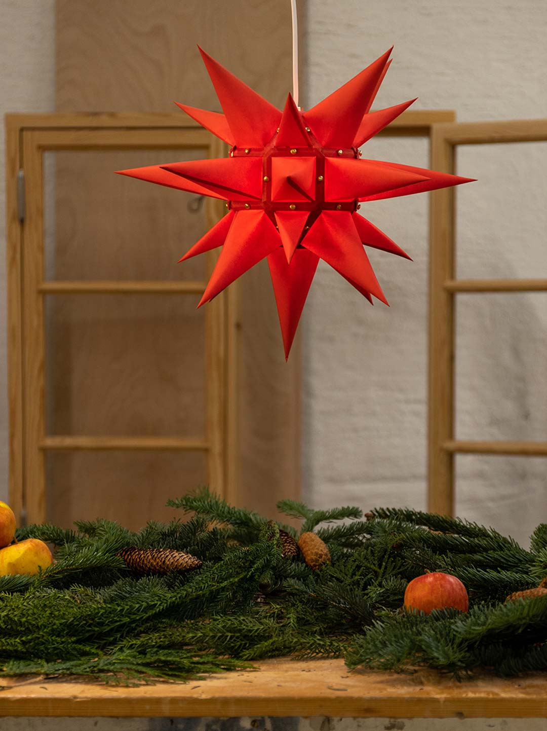 R&ouml;d julstj&auml;rna Herrnhuter fr&aring;n Byggfabriken