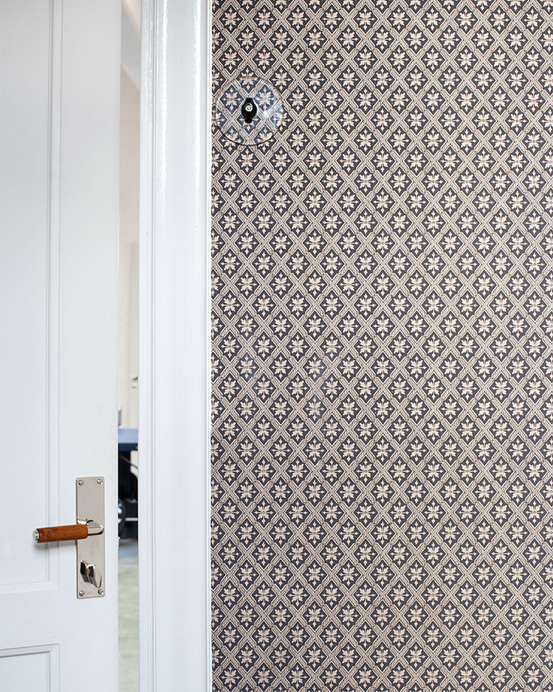 Str&ouml;mbrytare med vred i bakelit med glasring