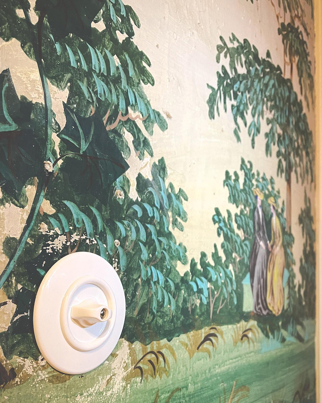 str&ouml;mbrytare i vit bakelit med vred